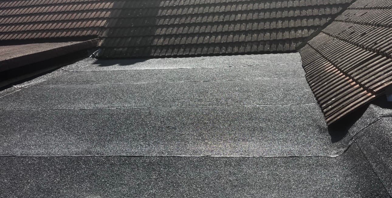 We've completed the installation of a new 3-layer torch-on felt flat roofing system for a customer in Edgware. The roof is now fully finished and ready to provide reliable protection against the elements for years to come.